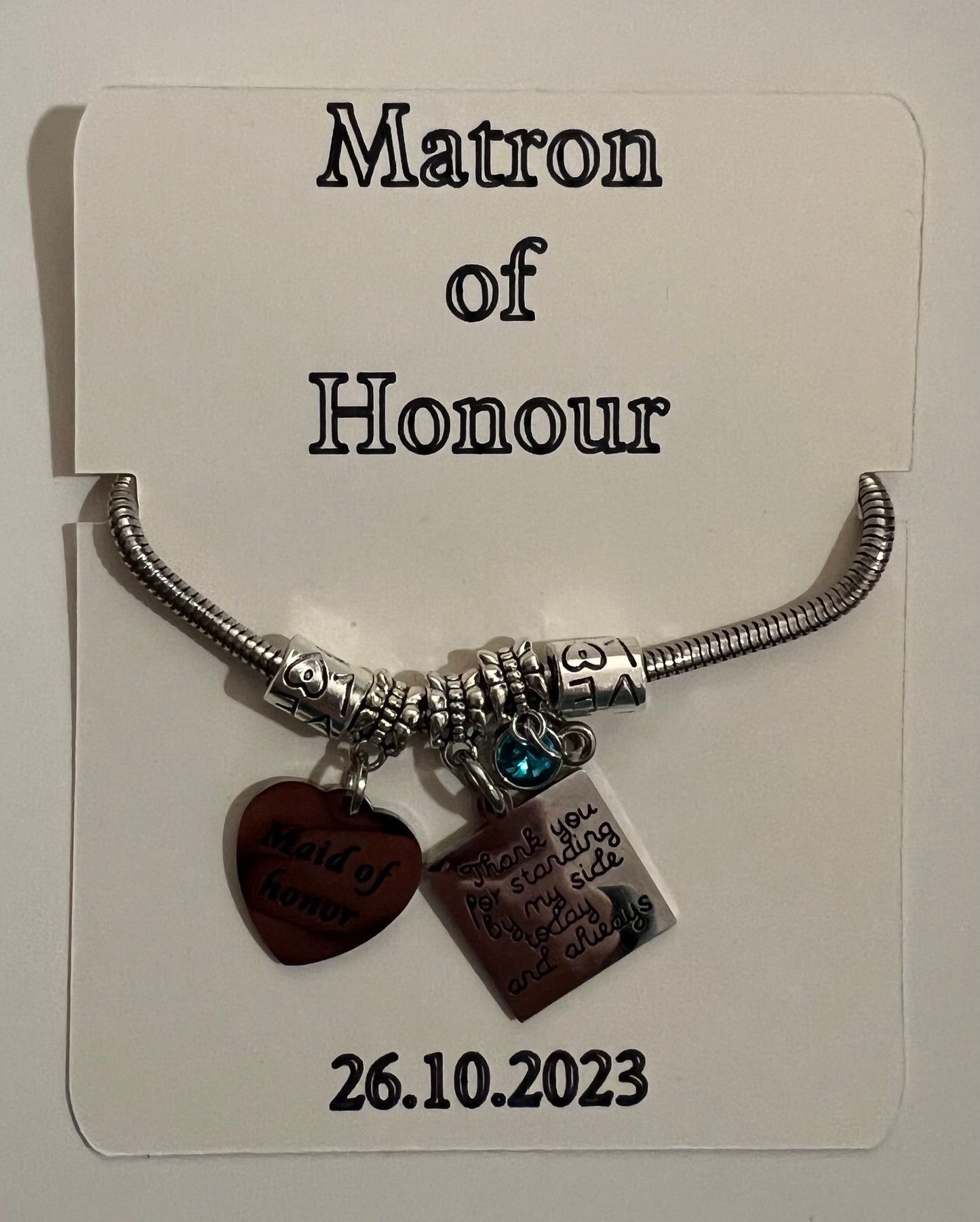 Personalised bracelet holder for bridesmaids and maid of honour. BRACELET NOT INCLUDED.